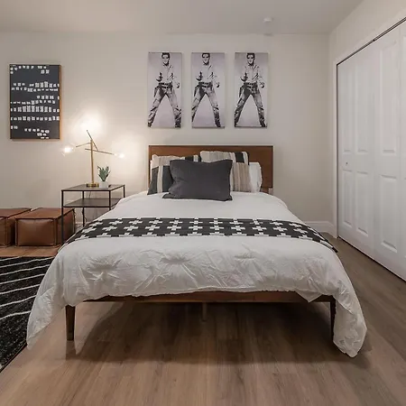 Villa 6616 Travis Blvd